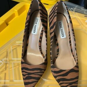 StevenMaden fabric animal print size 71/2 shoes